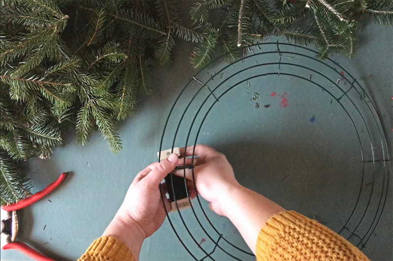 Easy Holiday Wreath DIY - wrapping wire